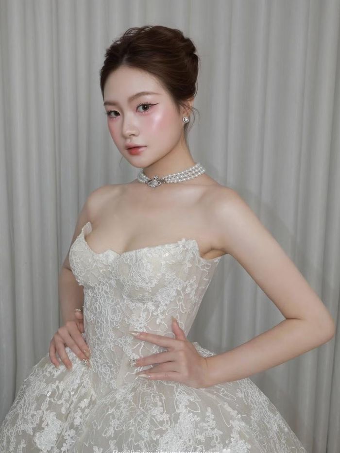 Không tự giới hạn bản thân trong không gian của studio, khi bước chân vào giảng đường đại học, Hachi tiếp tục thử thách bản thân với vai trò mới là MC của khoa.