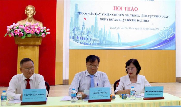  Chủ tọa hội thảo 