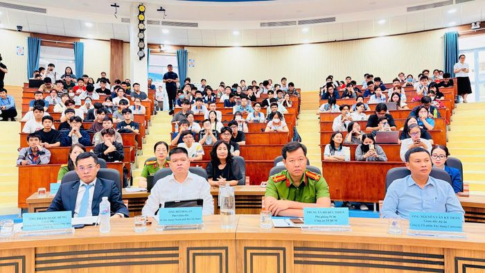 Các đại biểu tại lễ phát động. Ảnh: QUỐC HÙNG 