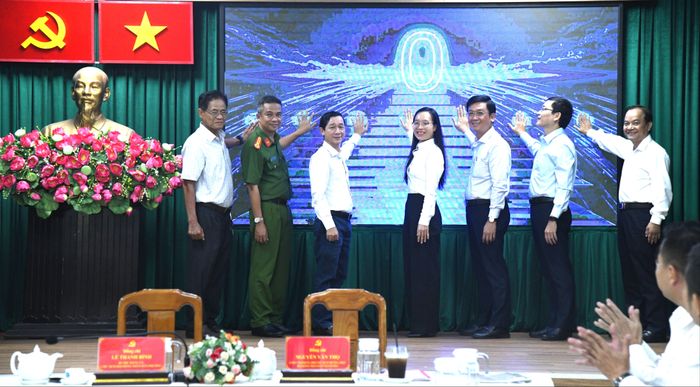  Phát động ký kết công trình thi đua chào mừng 50 năm Ngày Thành phố Sài Gòn - Gia Định mang tên Chủ tịch Hồ Chí Minh 
