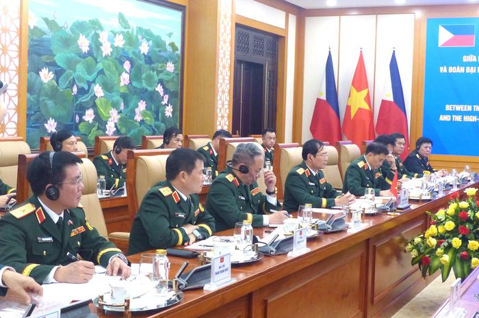 Các đại biểu phía Việt Nam tham gia hội đàm. Ảnh: TRẦN BÌNH 