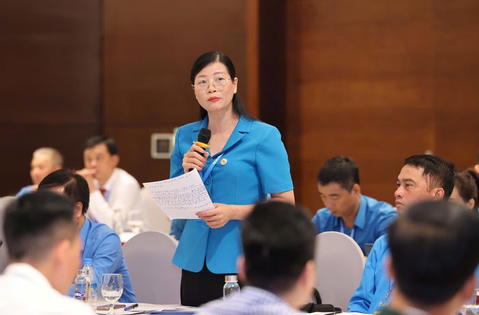  Bà Đặng Thị Kim Chung, Phó Chủ tịch LĐLĐ tỉnh Quảng Ninh nêu ý kiến. Ảnh: QUANG PHÚC 