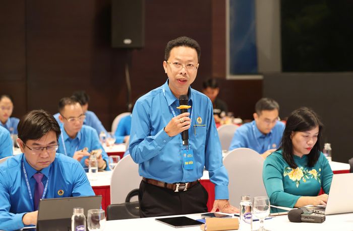  Ông Nguyễn Thành Đô, Giám đốc Trung tâm Tư vấn pháp luật LĐLĐ TPHCM phát biểu tại buổi thảo luận. Ảnh: QUANG PHÚC 