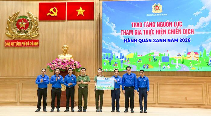  Trao tặng nguồn lực cho Ban chỉ huy Chiến dịch tình nguyện Hành quân xanh năm 2026 