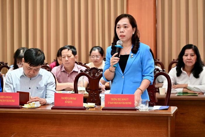 Phó Bí thư Đảng ủy UBND TPHCM Nguyễn Thanh Xuân phát biểu góp ý. Ảnh: VĂN MINH
