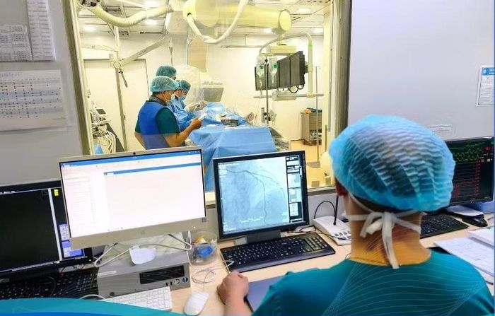 Can thiệp mạch vành cho bệnh nhân - Ảnh BVCC