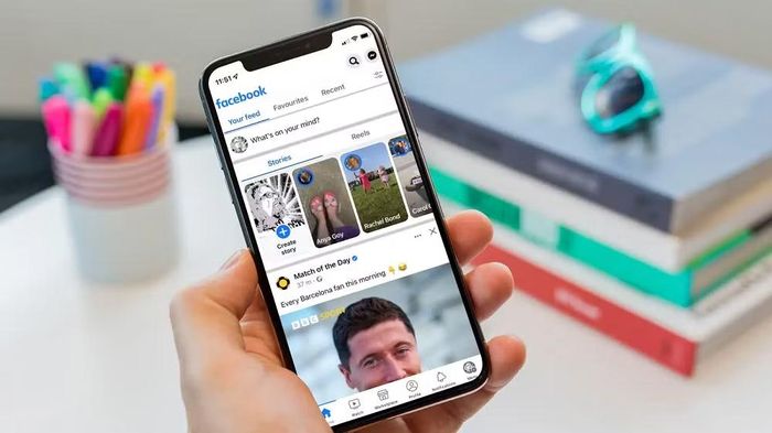 Về cơ bản, người dùng Facebook miễn phí vẫn được sử dụng đầy đủ các tính năng quen thuộc như đăng bài, chia sẻ ảnh, xem video, tham gia nhóm, tương tác với bạn bè hay nhắn tin qua Messenger, đồng nghĩa với việc Meta chưa biến Facebook thành một dịch vụ bắt buộc phải trả tiền để sử dụng.