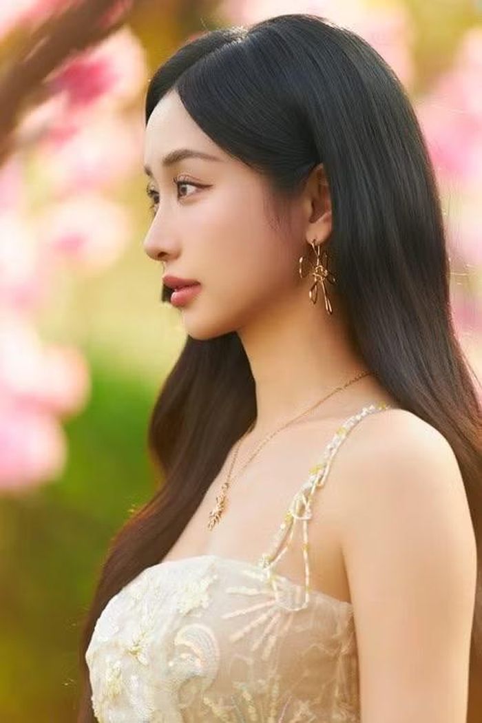 Góc nghiêng là một trong những lợi thế ngoại hình thường được người hâm mộ nhắc đến khi nói về Jun Vũ. Nữ diễn viên duy trì phong độ nhan sắc ổn định qua nhiều năm, đặc biệt sau khi bước sang tuổi 30.