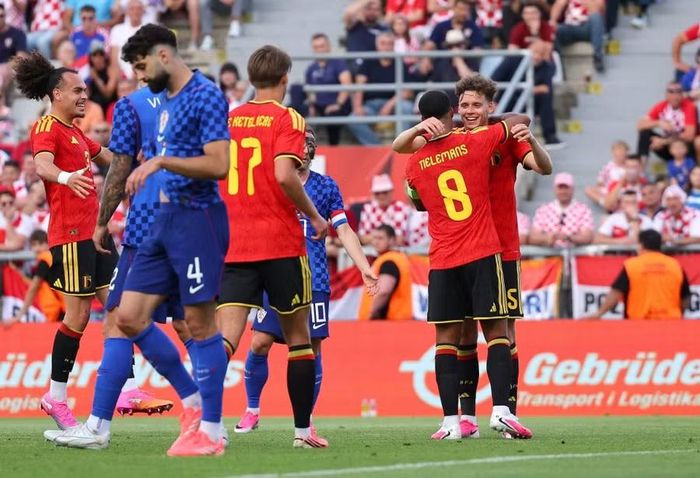 Các cầu thủ Bỉ chia vui sau bàn mở tỉ số trong trận giao hữu thắng Croatia 2-0. Đội trưởng Youri Tielemans lập công phút 38, trước khi Romelu Lukaku ấn định chiến thắng ở pha bóng cuối trận.