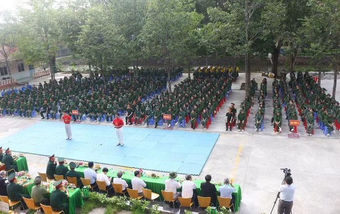 Sinh viên tham gia khóa huấn luyện.