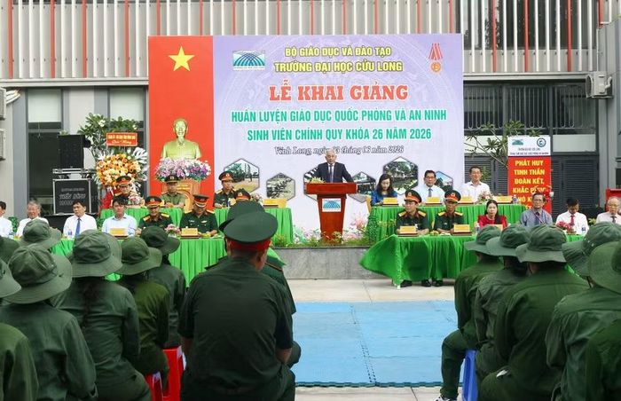 Đại biểu dự lễ khai giảng.