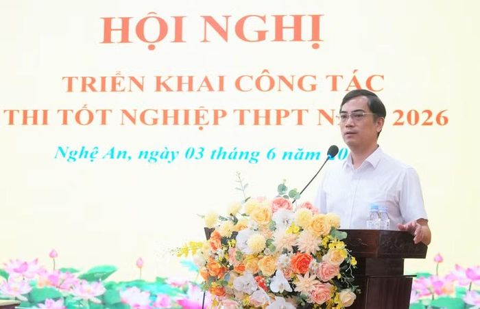 Ông Nguyễn Văn Khoa - Giám đốc Sở GD&amp;ĐT Nghệ An nhấn mạnh vai trò người đứng đầu tại các điểm thi. Ảnh: Hồ Lài