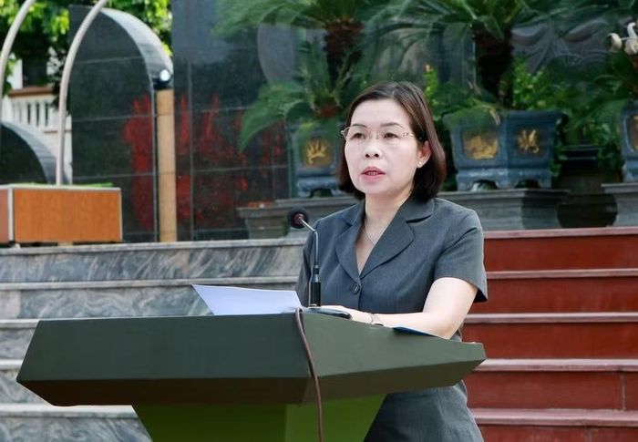 Bà Phùng Thị Kim Nga, Phó Chủ tịch UBND tỉnh Phú Thọ phát biểu tại lễ ra quân. Ảnh: Ngọc Kiên