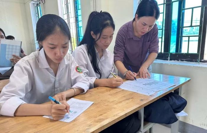 Những "Lớp học 0 đồng" được duy trì bằng tâm huyết của giáo viên và sự quyết tâm của học sinh.