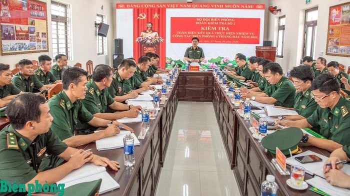 Thiếu tướng Võ Tiến Nghị chủ trì kết luận kiểm tra. Ảnh: Lê Văn Chương