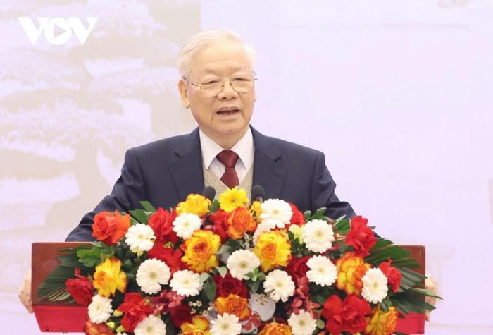 "Ở Việt Nam, không có một lực lượng chính trị nào khác, ngoài Đảng Cộng sản Việt Nam có đủ bản lĩnh, trí tuệ, kinh nghiệm, uy tín và khả năng lãnh đạo đất nước vượt qua mọi khó khăn, thử thách, đưa sự nghiệp cách mạng của dân tộc ta đi từ thắng lợi này đến thắng lợi khác. Và cũng chính trong quá trình đó, Đảng ta đã tích lũy và đúc rút được nhiều bài học quý báu, hun đúc nên những truyền thống vẻ vang mà hôm nay chúng ta có trách nhiệm phải ra sức giữ gìn và phát huy”.