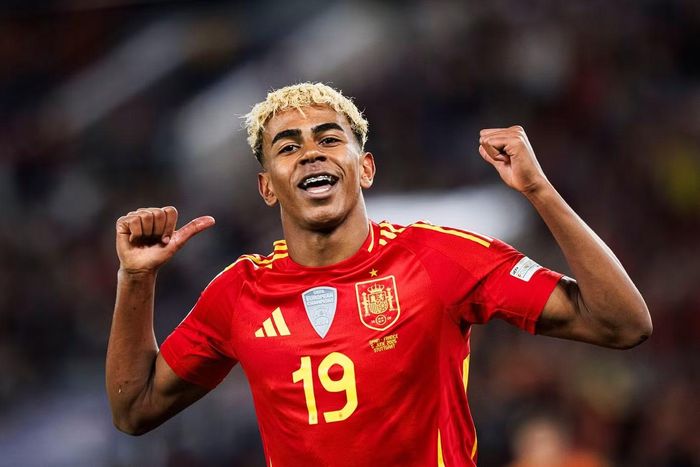 Yamal lần đầu dự World Cup.