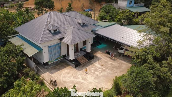 Căn nhà hơn 1 tỷ đồng mới xây dựng của gia đình chị Bùi Thị Huế.