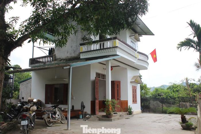 Căn nhà 2 tầng khang trang gia đình bà Lừu Thị Lan.