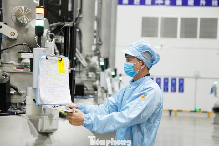 Một doanh nghiệp Trung Quốc đang đầu tư, sản xuất trong khu công nghiệp ở tỉnh Bắc Ninh. Ảnh: Nguyễn Thắng.