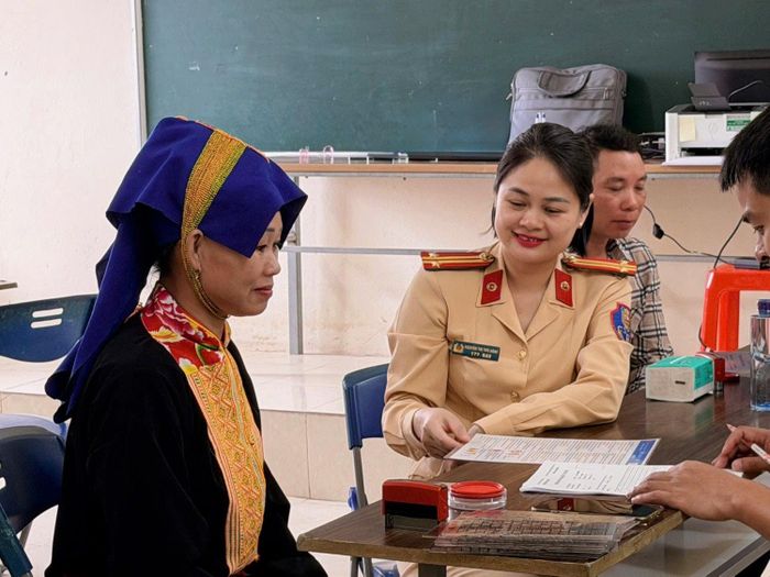 Tuyên truyền các thủ tục thi sát hạch cấp giấy phép lái xe.