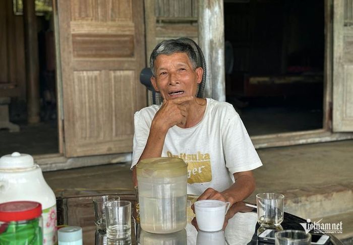 Người thương binh luôn thấy hạnh phúc vì con cháu được sống trong hòa bình, độc lập. Ảnh: Phạm Bắc