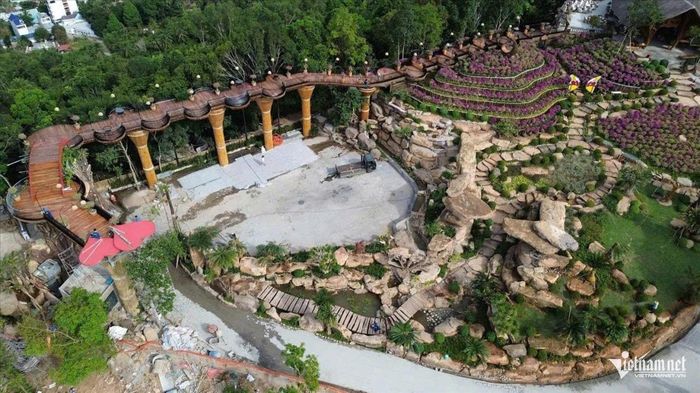 Hình ảnh điểm du lịch The Peak xây dựng trái phép trên đất nông nghiệp.