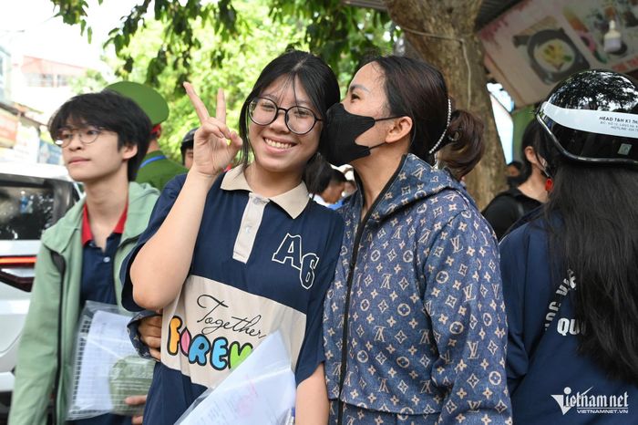 Thí sinh dự thi môn Toán lớp 10 ở Hà Nội. Ảnh: Thạch Thảo