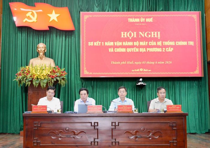 TP Huế tổ chức hội nghị sơ kết 1 năm thực hiện sắp xếp đơn vị hành chính các cấp và hoạt động của chính quyền địa phương 2 cấp. Ảnh: Lê Bằng