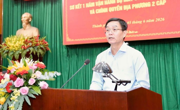 Bí thư Thành ủy Huế Nguyễn Đình Trung phát biểu tại hội nghị. Ảnh: Lê Bằng