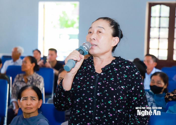 Cử tri Lê Thị Thủy phát biểu ý kiến. Ảnh: Thành Duy