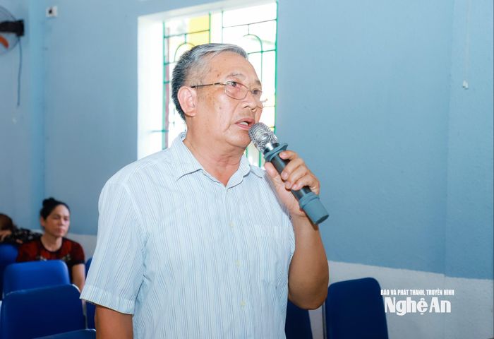 Cử tri Nguyễn Hồng Sơn phát biểu ý kiến. Ảnh: Thành Duy