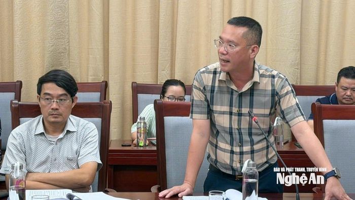 Đại diện phường Vinh Phú góp ý đề án. Ảnh: Trần Lịch