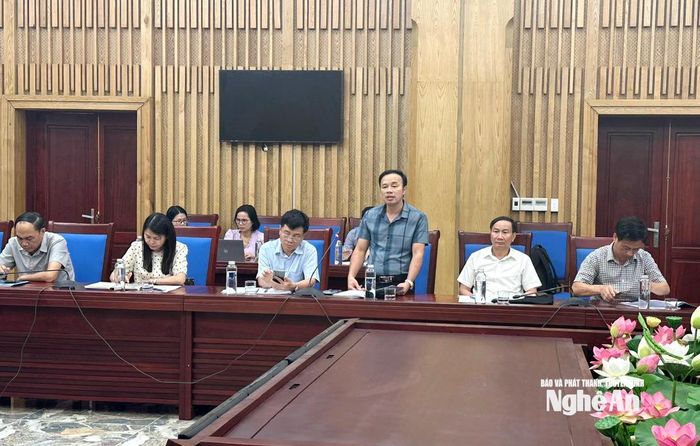 Nhiều ý kiến được các đại biểu trình bày tại cuộc họp. Ảnh: Hồng Phong