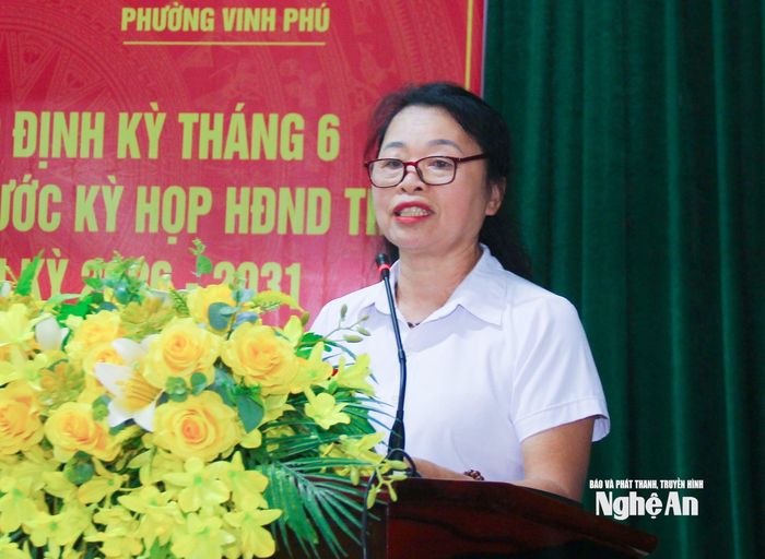 Bí thư Chi bộ Khối 20 điều hành sinh hoạt chi bộ định kỳ tháng 6/2026. Ảnh: Mai Hoa