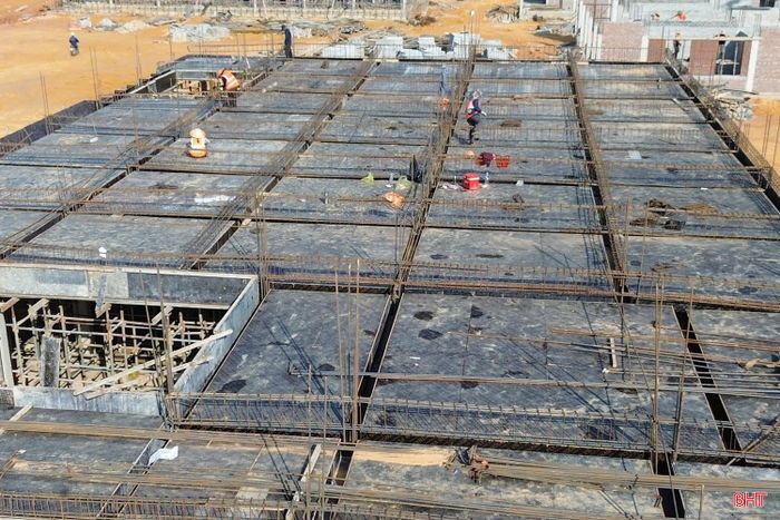 Nhà thầu triển khai thi công rầm rộ hưởng ứng "Chiến dịch 100 ngày đêm cao điểm.