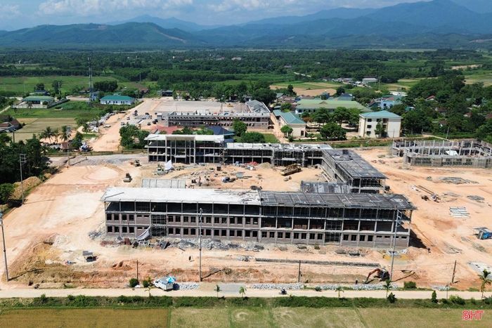 Dự án Trường Phổ thông nội trú liên cấp Tiểu học và Trung học cơ sở Hương Khê đang duy trì nhịp độ thi công khẩn trương.