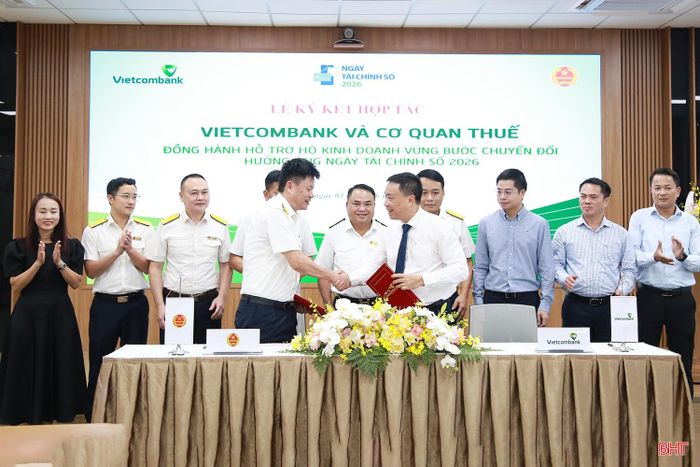 Vietcombank Chi nhánh Hà Tĩnh và Thuế tỉnh Hà Tĩnh ký kết hợp tác đồng hành hỗ trợ hộ kinh doanh vững bước chuyển đổi và hưởng ứng Ngày Tài chính số năm 2026.