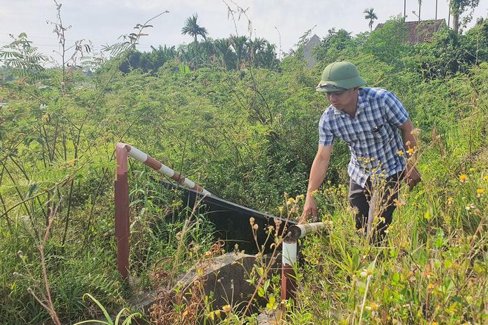 Tình trạng xuống cấp của hệ thống biển báo khiến người tham gia giao thông, đặc biệt là người lần đầu lưu thông qua tuyến đường này, dễ rơi vào thế bị động.