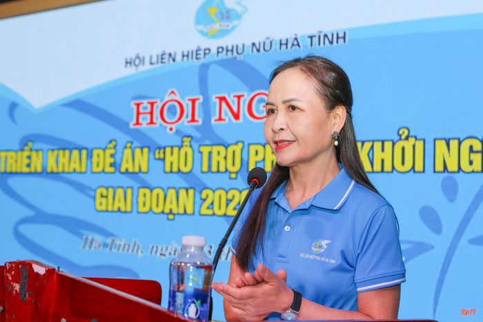 Bà Nguyễn Thị Lệ Hà - Chủ tịch Hội LHPN Hà Tĩnh khai mạc hội nghị.