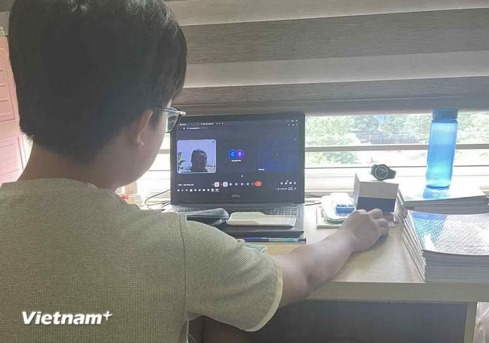 Học sinh Hà Nội học trực tuyến. (Nguồn: Vietnam+)