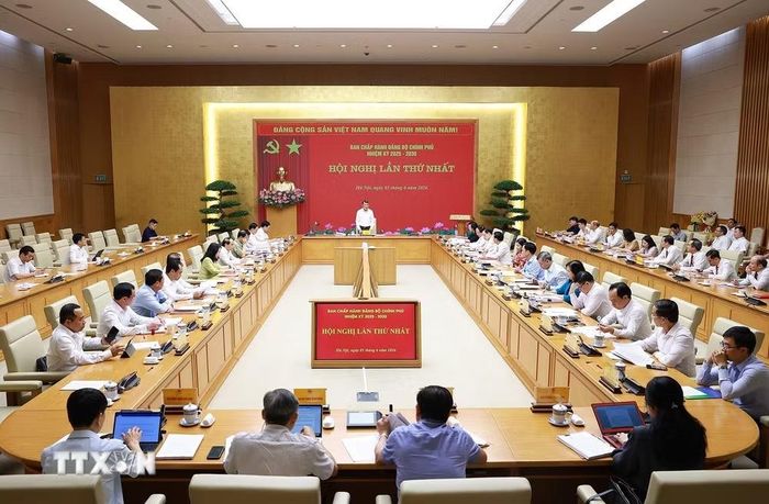 Bí thư Đảng ủy, Thủ tướng Chính phủ Lê Minh Hưng chủ trì Hội nghị lần thứ nhất Ban chấp hành Đảng bộ Chính phủ. (Ảnh: Dương Giang/TTXVN)