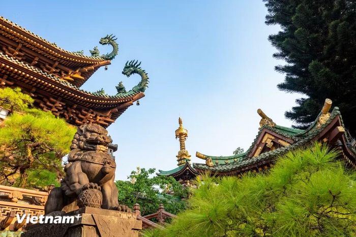 Kiến trúc của chùa được xây dựng theo một hình thức đơn giản của mạn - đà - la. Những hoa văn họa tiết được chạm khắc ở đây đều dựa trên nền tảng của triết học Mật giáo. (Ảnh: Minh Sơn/Vietnam+)