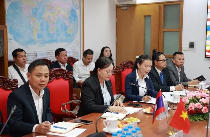 Đoàn cán bộ Nhà xuất bản Giáo dục và Thể thao Lào. (Ảnh: Vietnam+)