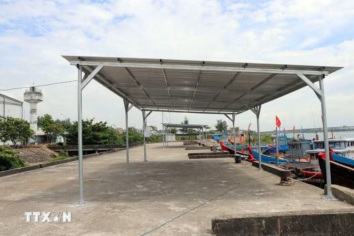 Cảng cá sông Trà Bồng được đầu tư 186 tỷ đồng nhưng không phát huy hiệu quả. (Ảnh: Cao Nguyên/TTXVN)