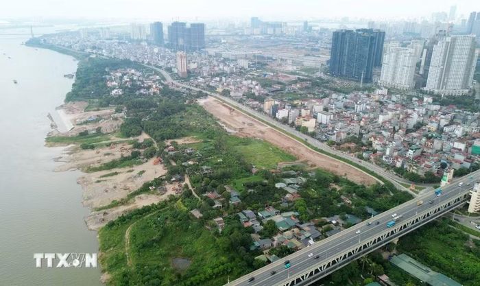 Theo quy hoạch, Công viên công cộng phường Phú Thượng các hạng mục nổi bật gồm hệ thống công viên cảnh quan ven sông, khu rừng tre-trúc, vườn hoa bốn mùa, quảng trường trung tâm. Đặc biệt, điểm nhấn của dự án là quảng trường nhạc nước hiện đại, kết hợp với các khu vực dã ngoại, cắm trại và sinh hoạt cộng đồng ngoài trời, kỳ vọng tạo nên không gian trải nghiệm hấp dẫn. (Ảnh: Quốc Khánh/TTXVN)