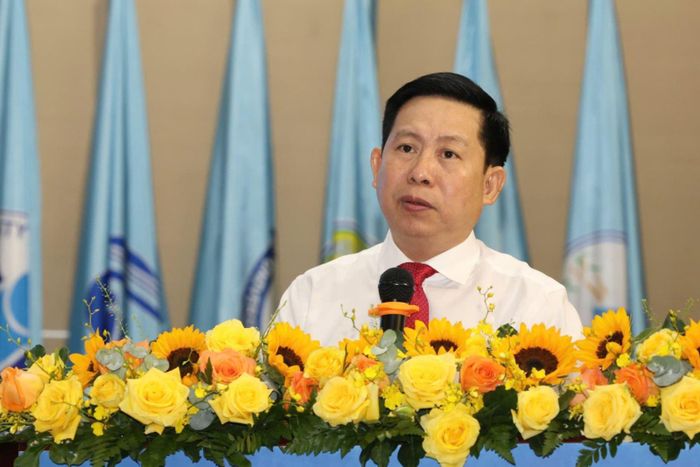 Ông Nguyễn Tấn Vinh, Giám đốc Học viện Chính trị Khu vực II phát biểu tại hội thảo khoa học gần đây.