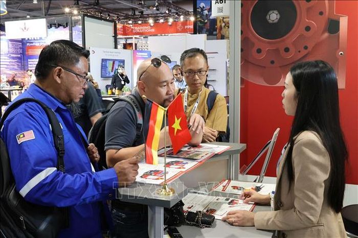 Đối tác nước ngoài quan tâm tới các sản phẩm phòng cháy, chữa cháy, cứu nạn, cứu hộ do Việt Nam sản xuất.