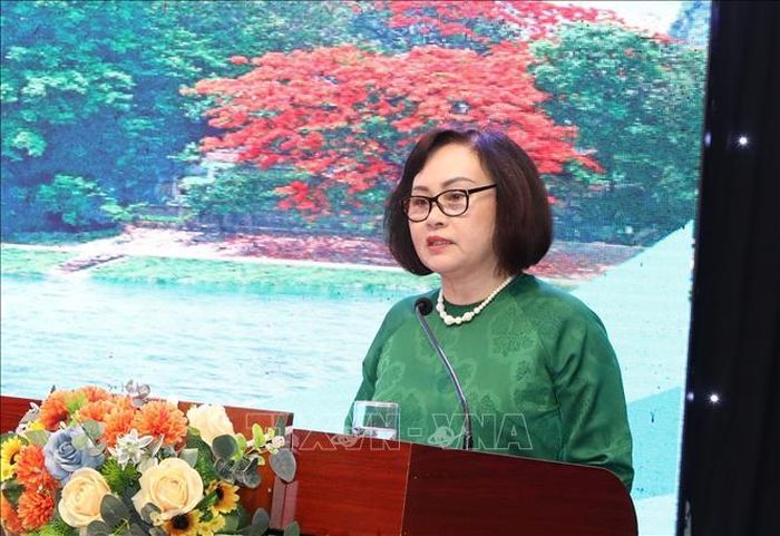 Tiến sỹ Vũ Thị Minh Hương, Phó Chủ tịch Ủy ban Ký ức thế giới khu vực châu Á - Thái Bình Dương, phát biểu tại tọa đàm.