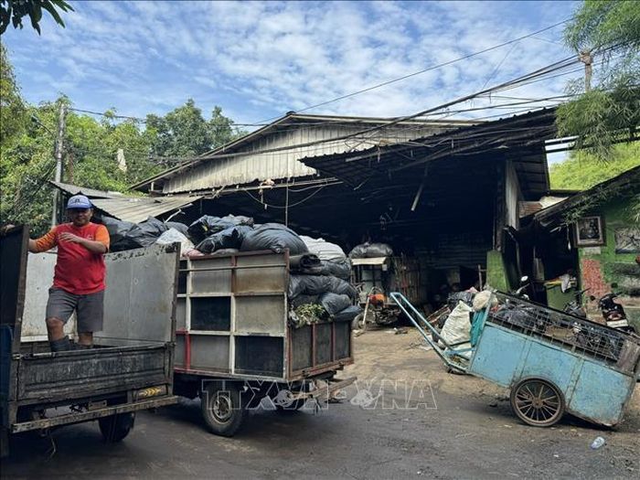 Khu nhà chứa rác ở khu Selong, Nam Jakarta ngày càng quá tải vì lượng rác khổng lồ hằng ngày. Ảnh: Đỗ Quyên - PV TTXVN tại Indonesia
